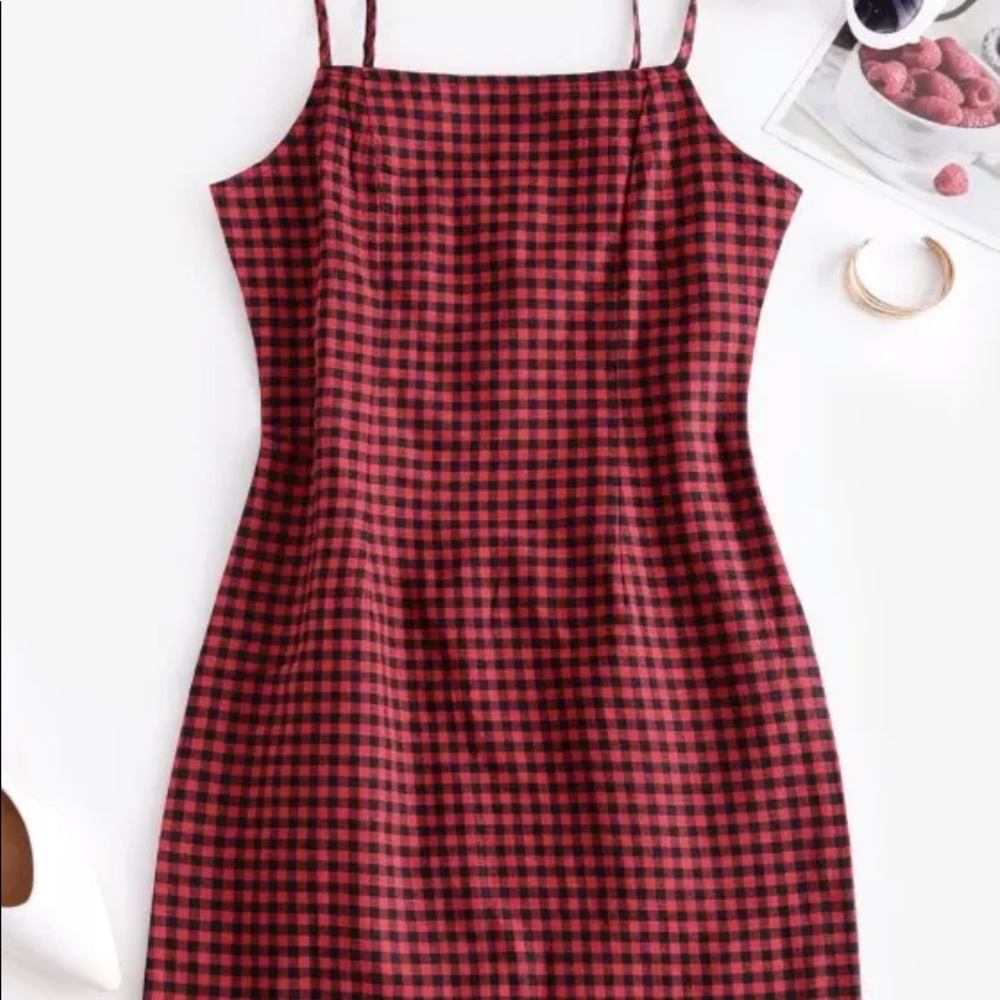 Brand New with Tags summer dress. Size Med (6)